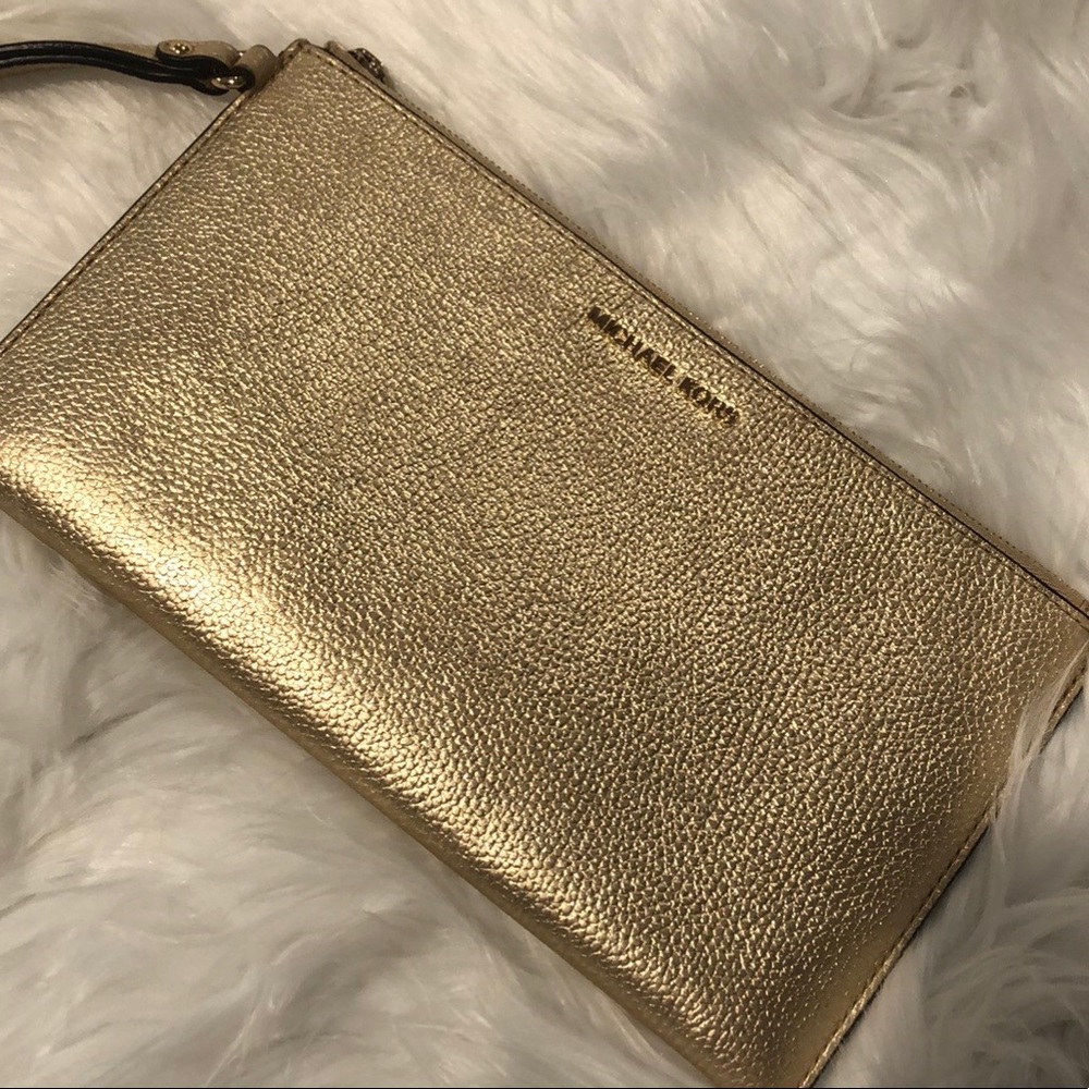 •Michael Kors• Leather Wristlet - Picture 2 of 11